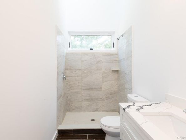 518 Maple Avenue S, Flanders NY 11901