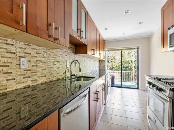 1205 E Broadway F13, Hewlett NY 11557