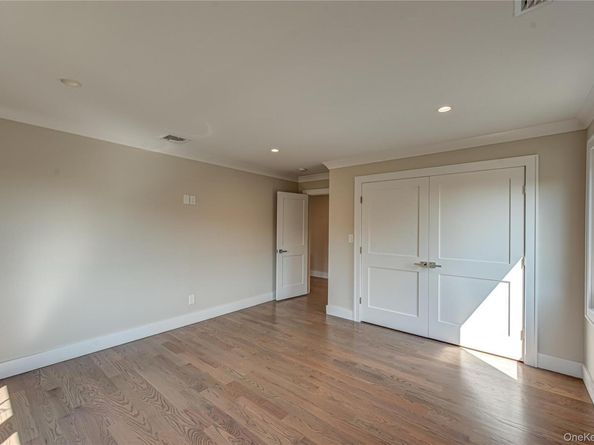 9 E Madison Street, East Islip NY 11730