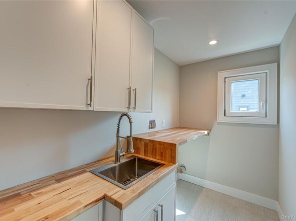 9 E Madison Street, East Islip NY 11730