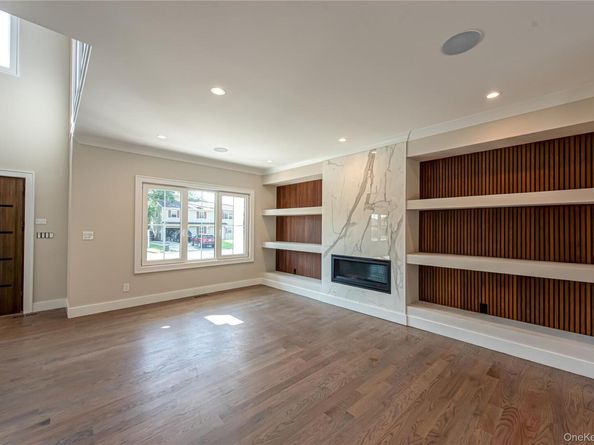 9 E Madison Street, East Islip NY 11730