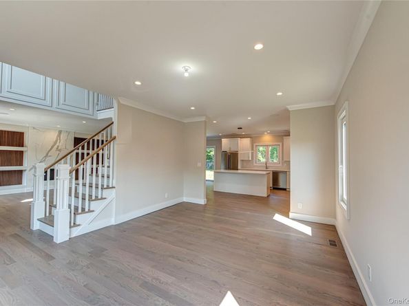 9 E Madison Street, East Islip NY 11730
