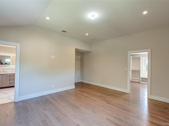 9 E Madison Street, East Islip NY 11730