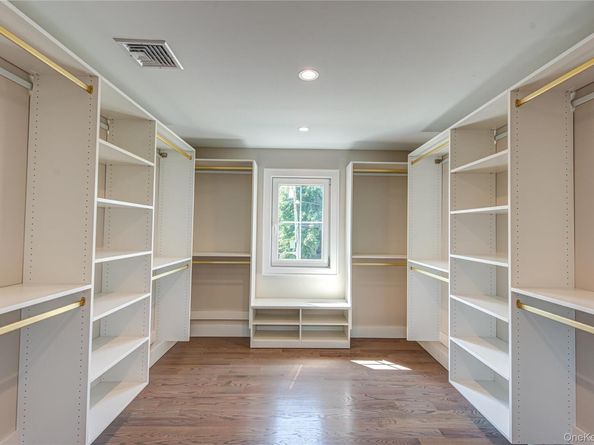 9 E Madison Street, East Islip NY 11730