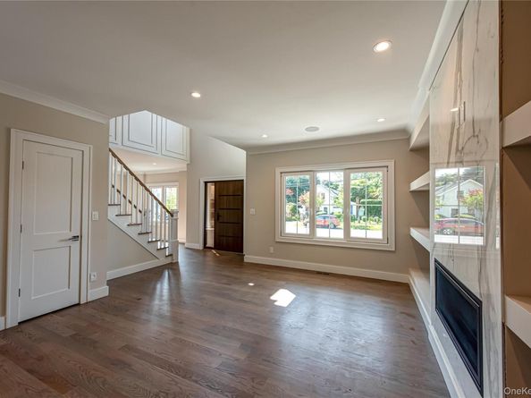 9 E Madison Street, East Islip NY 11730