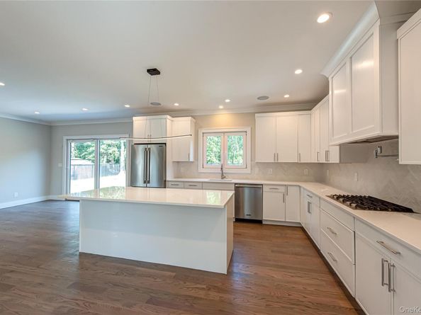 9 E Madison Street, East Islip NY 11730