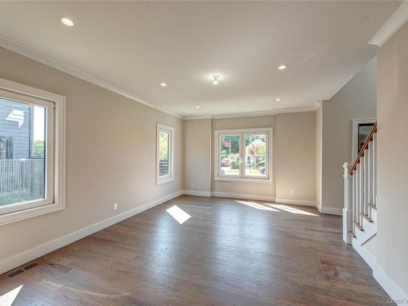 9 E Madison Street, East Islip NY 11730