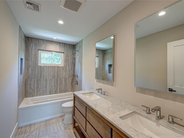 9 E Madison Street, East Islip NY 11730