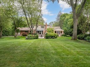 14 Pine Drive, Woodbury NY 11797