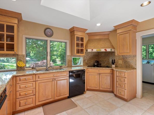 14 Pine Drive, Woodbury NY 11797