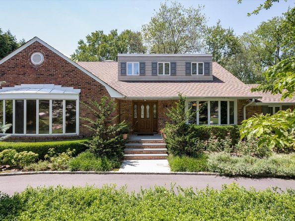 14 Pine Drive, Woodbury NY 11797