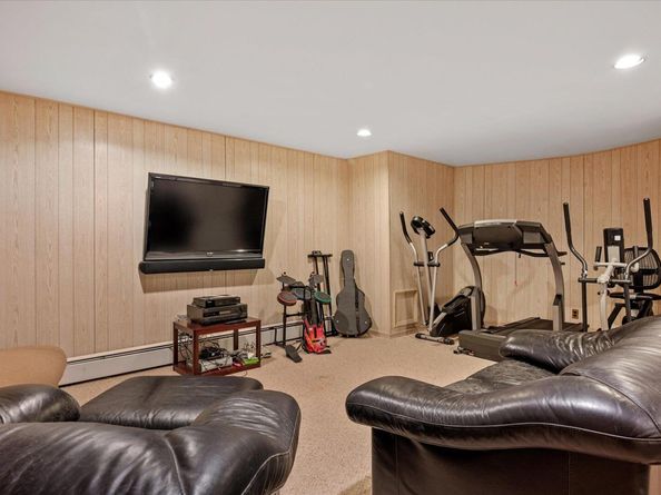 14 Pine Drive, Woodbury NY 11797