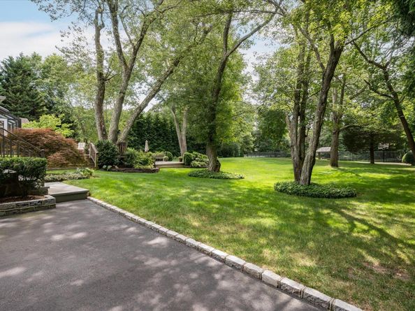 14 Pine Drive, Woodbury NY 11797