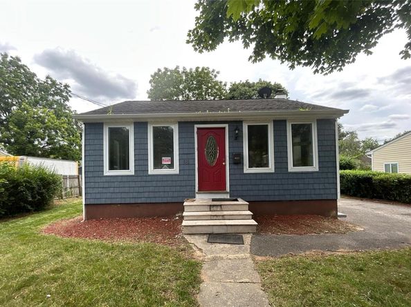 18 E Booker Avenue, Wyandanch NY 11798