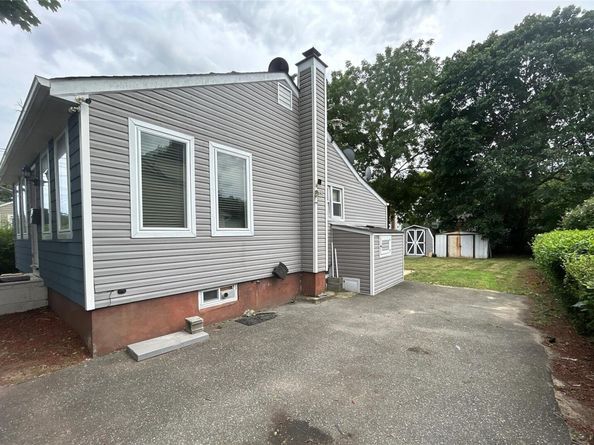 18 E Booker Avenue, Wyandanch NY 11798
