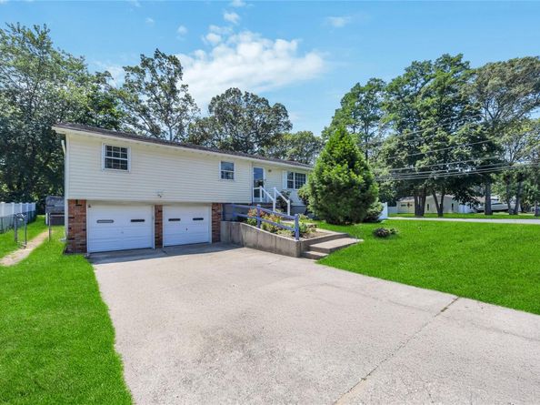 30 Somerset Street, Centereach NY 11720