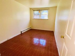 240-29 68th Avenue 14, Douglaston NY 11362