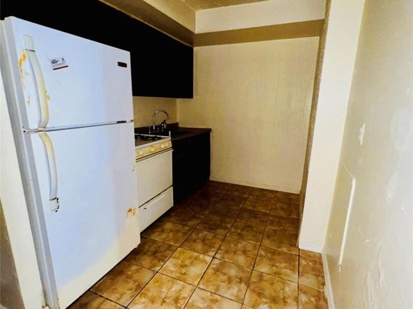 240-29 68th Avenue 14, Douglaston NY 11362