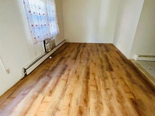 240-29 68th Avenue 14, Douglaston NY 11362