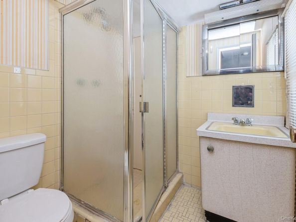 511 Redwood Drive, Cedarhurst NY 11516