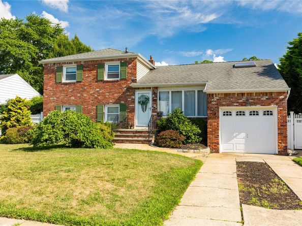 3563 Wadena Street, Seaford NY 11783