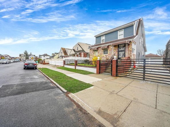 21836 132nd Avenue, Laurelton NY 11413
