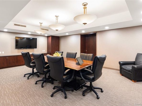 10 City Place 18D, White Plains NY 10601