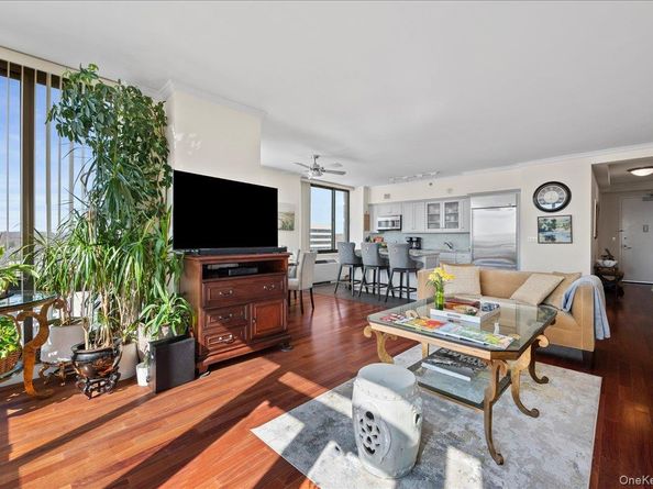 10 City Place 18D, White Plains NY 10601