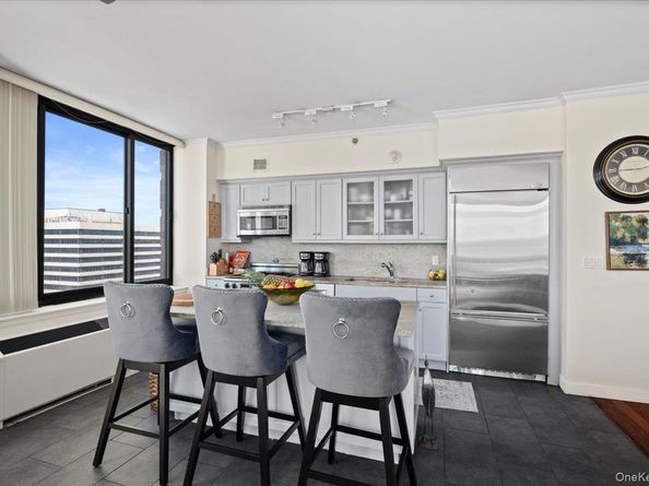 10 City Place 18D, White Plains NY 10601