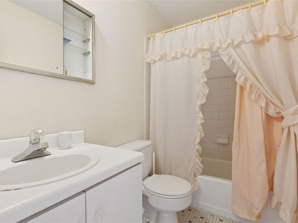 72 Risa Court, Flanders NY 11901