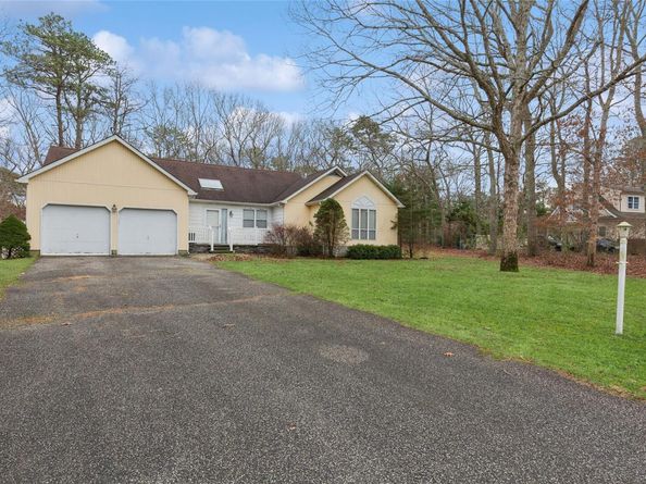 72 Risa Court, Flanders NY 11901
