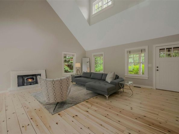 11 The Pkwy, Southampton NY 11968