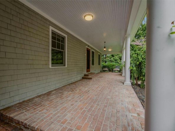 11 The Pkwy, Southampton NY 11968