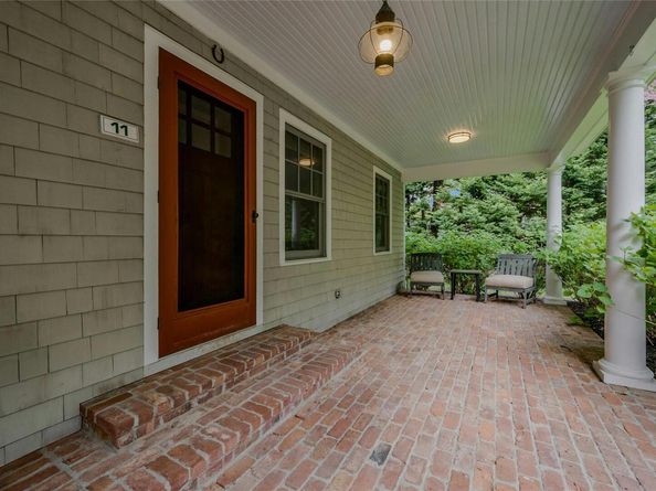 11 The Pkwy, Southampton NY 11968