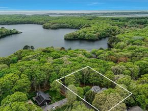 11 The Pkwy, Southampton NY 11968