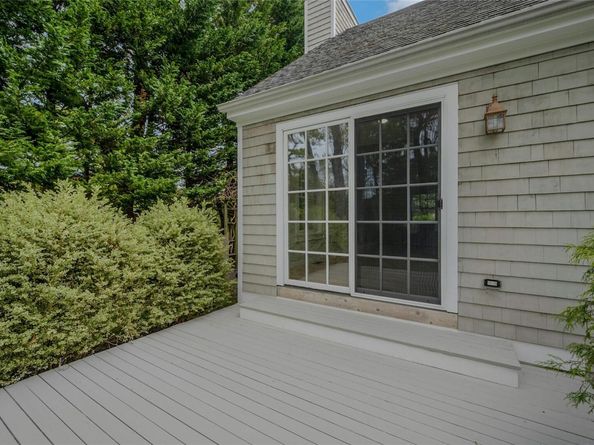 11 The Pkwy, Southampton NY 11968