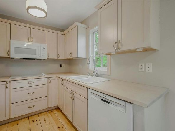 11 The Pkwy, Southampton NY 11968