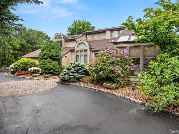7 Kent Court, Bayport NY 11705