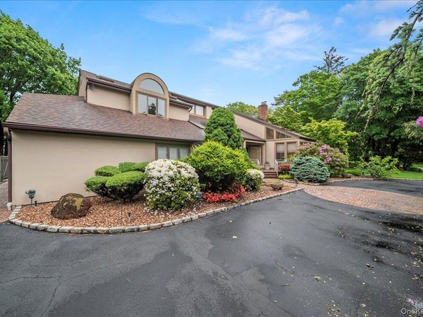 7 Kent Court, Bayport NY 11705