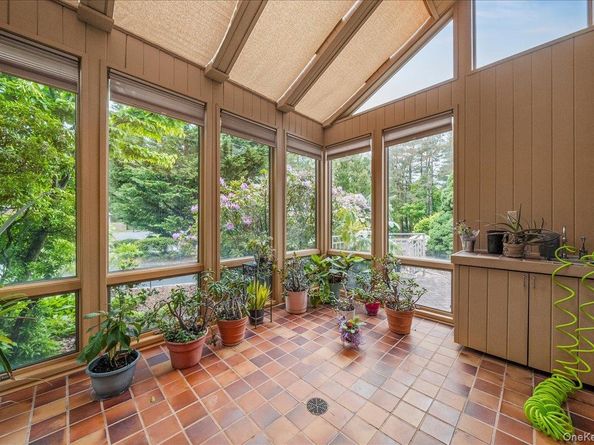 7 Kent Court, Bayport NY 11705