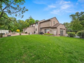 7 Kent Court, Bayport NY 11705