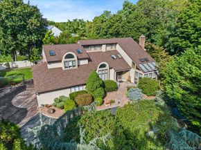 7 Kent Court, Bayport NY 11705