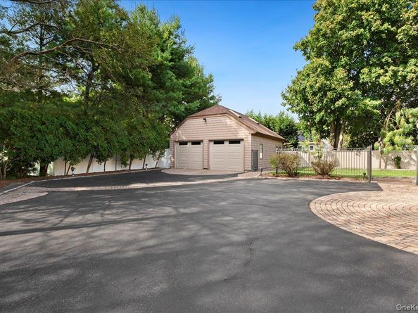 7 Kent Court, Bayport NY 11705
