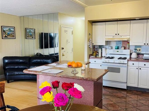 71-18 Sutton Place 3, Fresh Meadows NY 11365