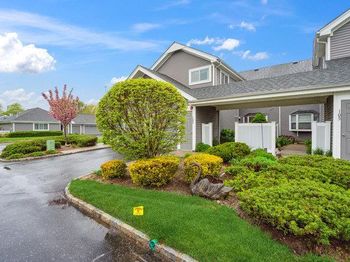 106 E Midland Pond Court