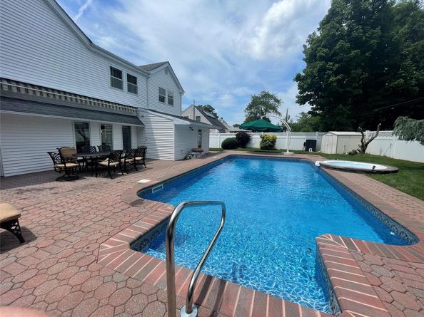 79 Constellation Road, Levittown NY 11756