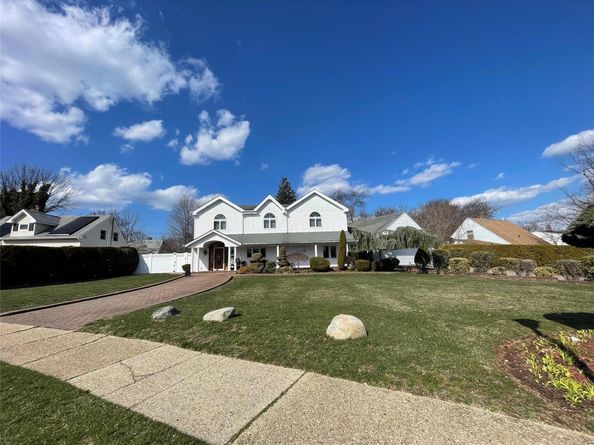 79 Constellation Road, Levittown NY 11756