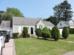 713 Colonial Street, Uniondale NY 11553