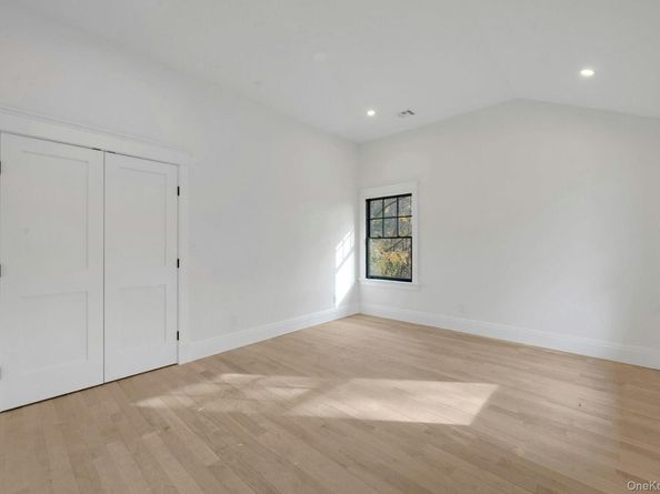 32 Sycamore Road, Scarsdale NY 10583