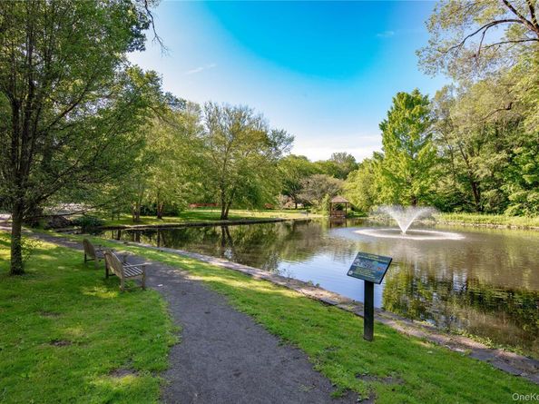 32 Sycamore Road, Scarsdale NY 10583